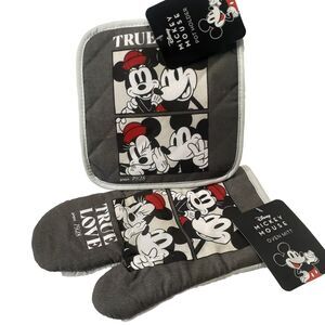 Disney Mickey & Minnie Mouse Pot Holder Oven Mitt Gray Red Black 2 Pieces NWT